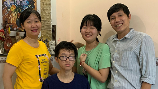 photo of Vietnamese family