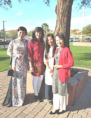 photo of 4 Vietnamese women visiting Arizona