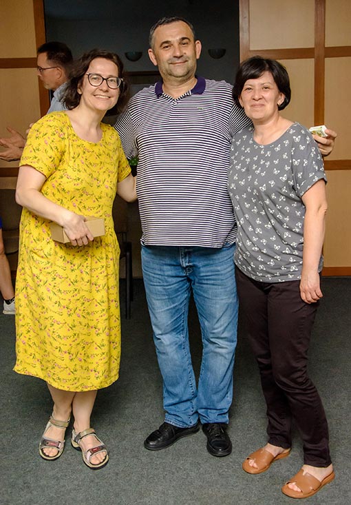 3 friends posing for photo